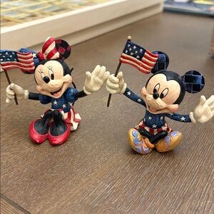 Patriotic Set of Mickey and Minnie Mouse.
Disney Traditions Collections